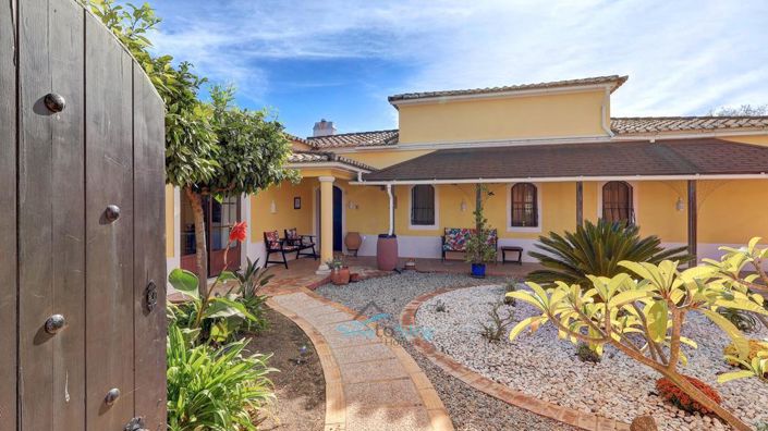 Image No.9-5 Bed House for sale