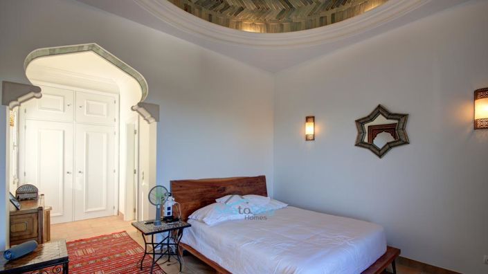 Image No.43-5 Bed House for sale