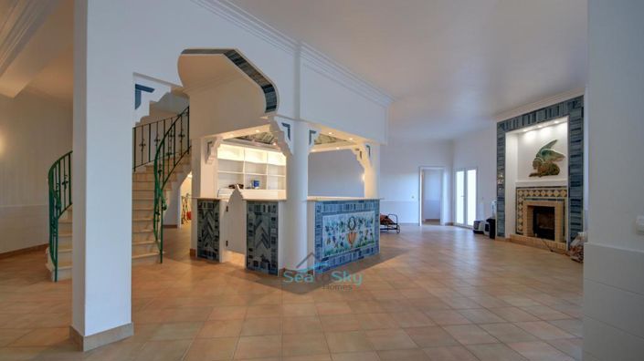 Image No.51-5 Bed House for sale