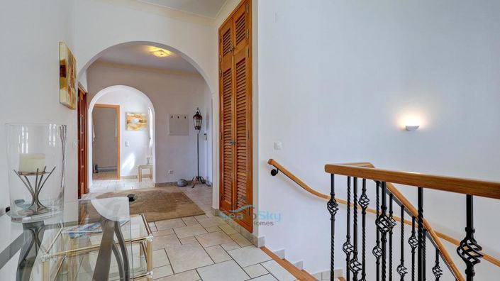 Image No.31-5 Bed House for sale