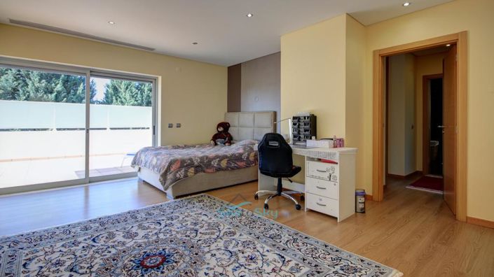 Image No.30-6 Bed House for sale