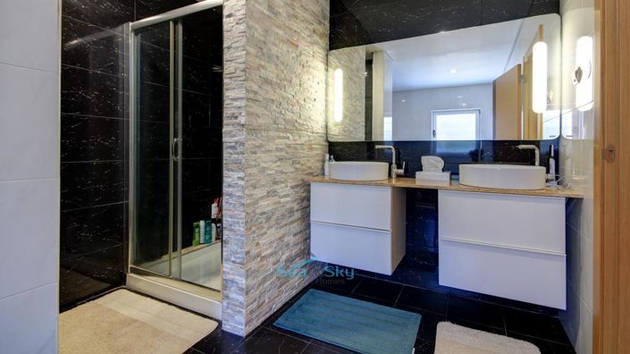 Image No.33-6 Bed House for sale