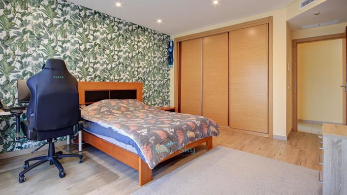 Image No.42-6 Bed House for sale