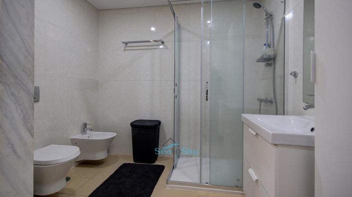 Image No.51-6 Bed House for sale