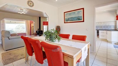 dining next to kitchen