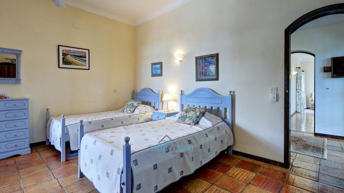 Image No.36-5 Bed House for sale