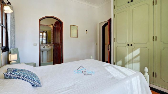 Image No.50-5 Bed House for sale