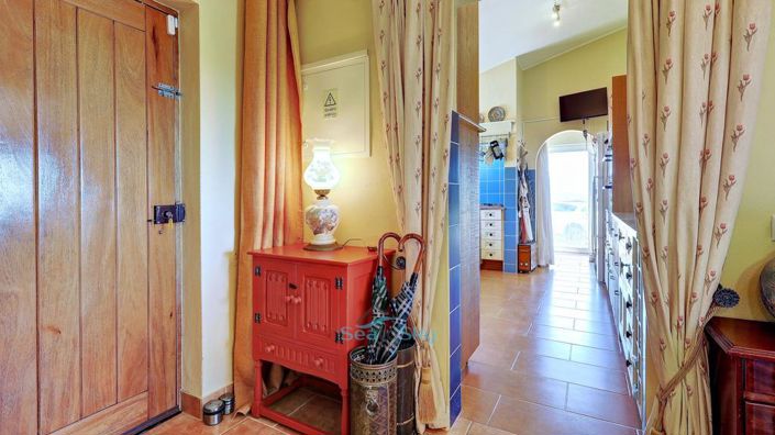 Image No.11-3 Bed House for sale