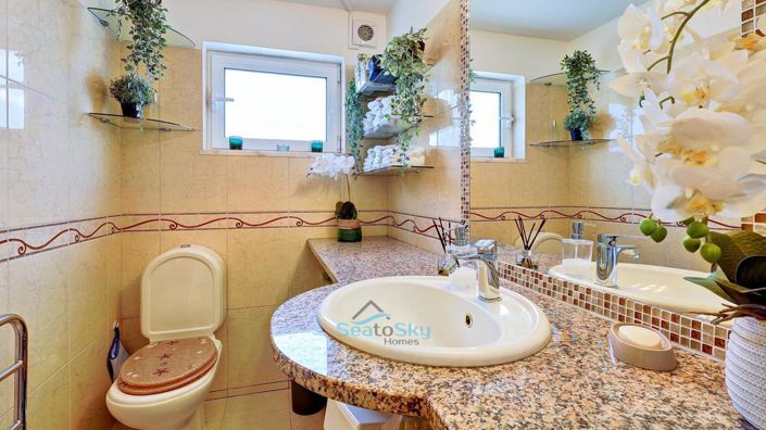 Image No.12-3 Bed House for sale