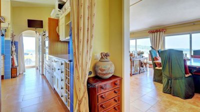hall to kitchen & living room