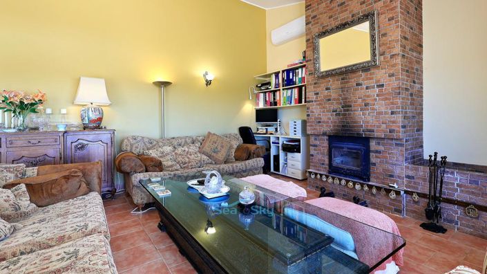 Image No.17-3 Bed House for sale