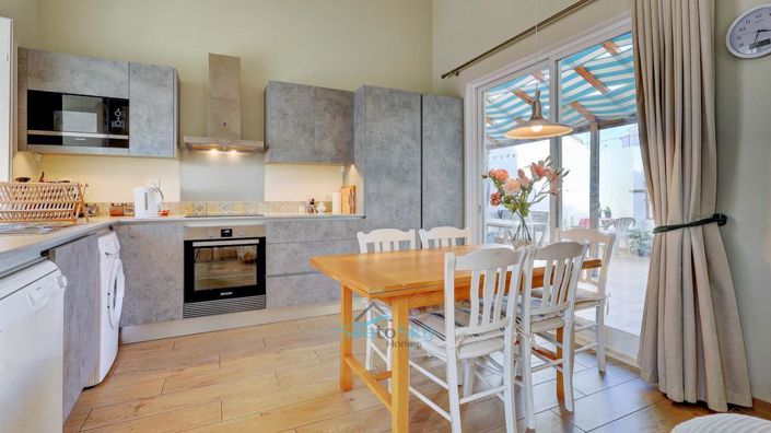 Image No.9-3 Bed House for sale