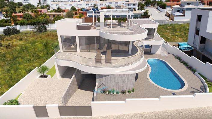 Image No.2-4 Bed House for sale