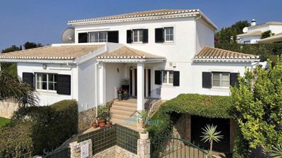 elegant, spacious villa