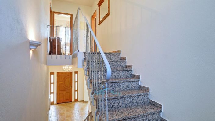 Image No.41-4 Bed House for sale