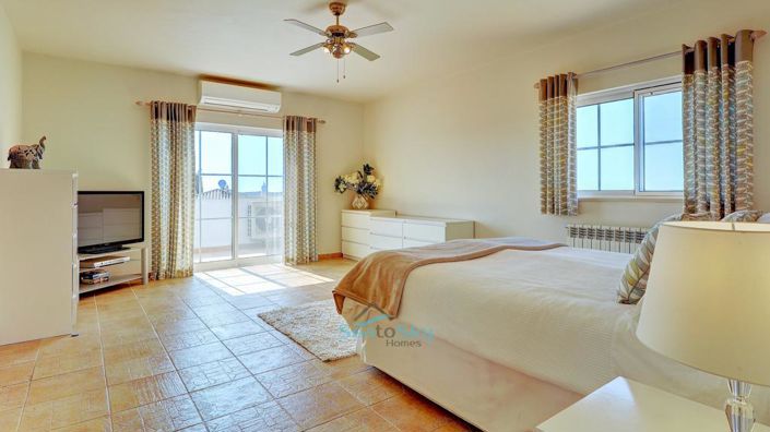 Image No.45-4 Bed House for sale