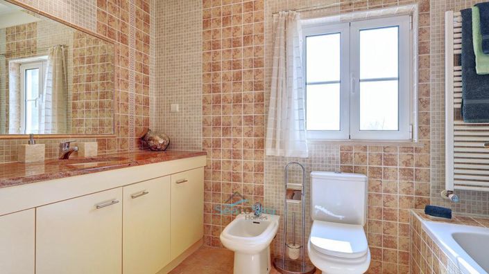 Image No.50-4 Bed House for sale