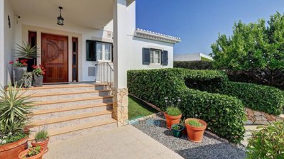 covered entrance porch