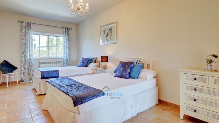 Image No.51-4 Bed House for sale