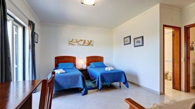 upper floor bedroom 2