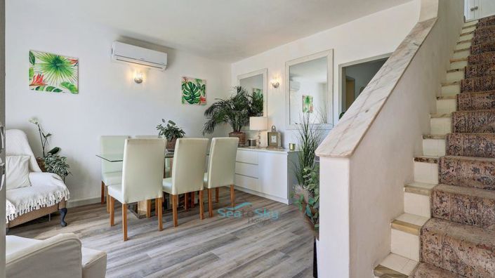 Image No.8-5 Bed House for sale