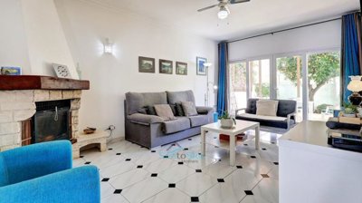 spacious lounge