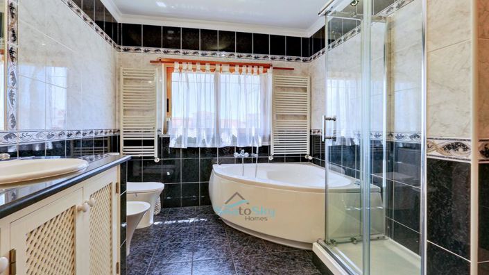 Image No.29-3 Bed Apartment for sale