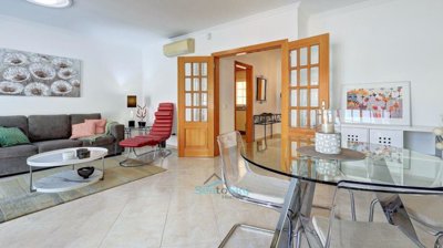 double doors to hall and kitchen