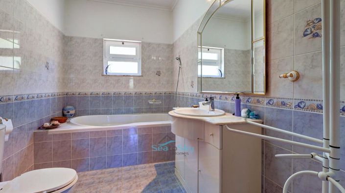 Image No.30-3 Bed House for sale