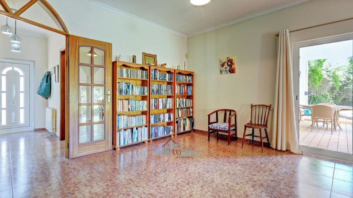 Image No.10-3 Bed House for sale