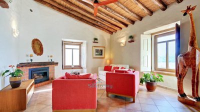 lounge with vaulted ceiling