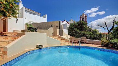 pool and sun deck