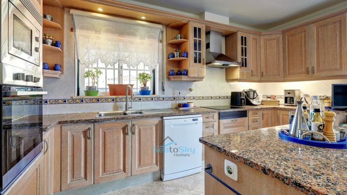 Image No.18-4 Bed House for sale