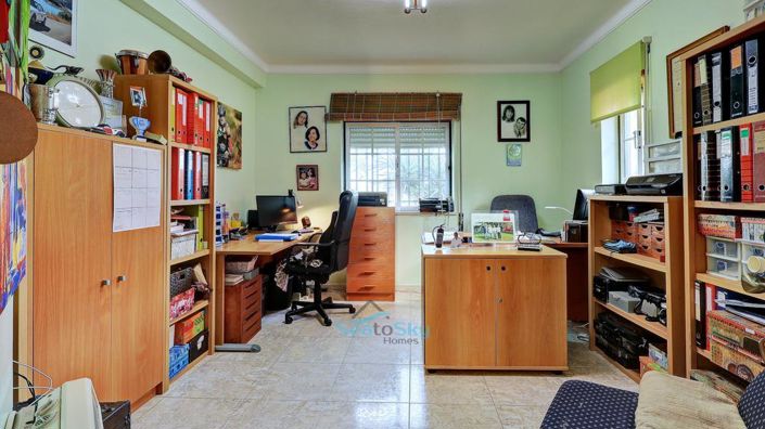 Image No.26-4 Bed House for sale