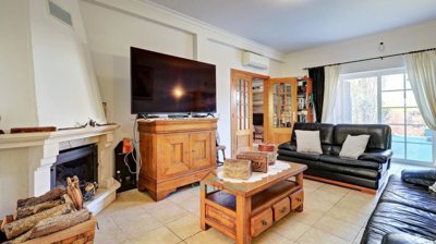 spacious living room