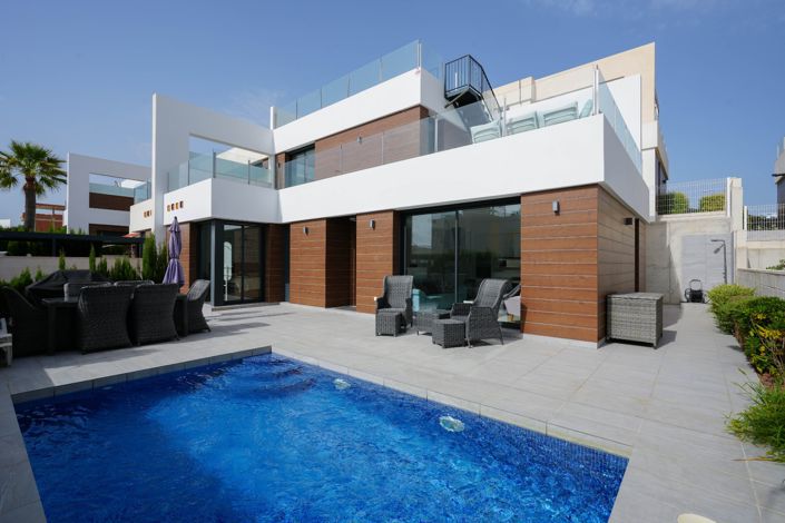 Image No.1-3 Bed Villa for sale