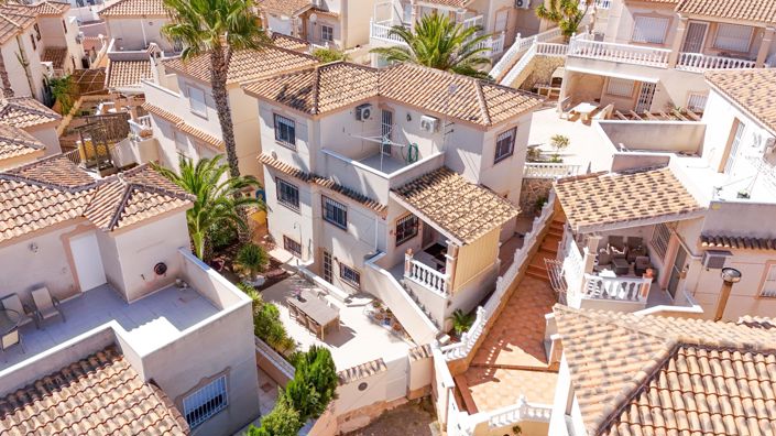 Image No.1-4 Bed Property for sale