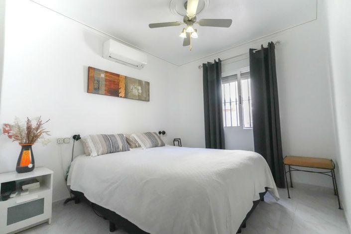 Image No.12-4 Bed Property for sale