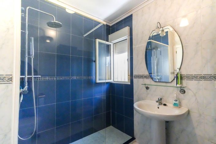 Image No.13-4 Bed Property for sale