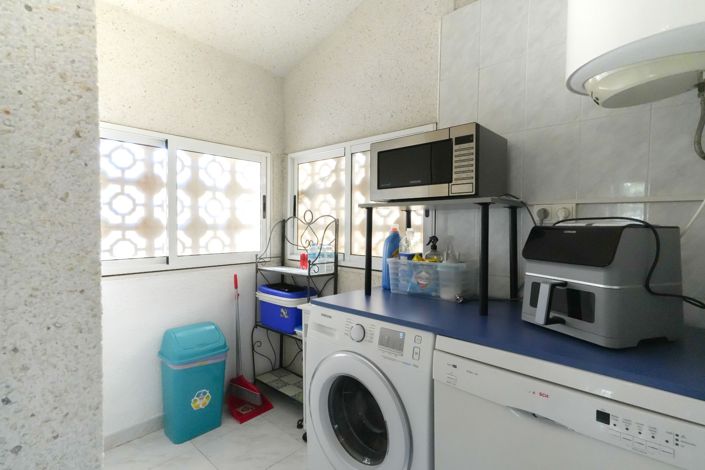 Image No.16-4 Bed Property for sale