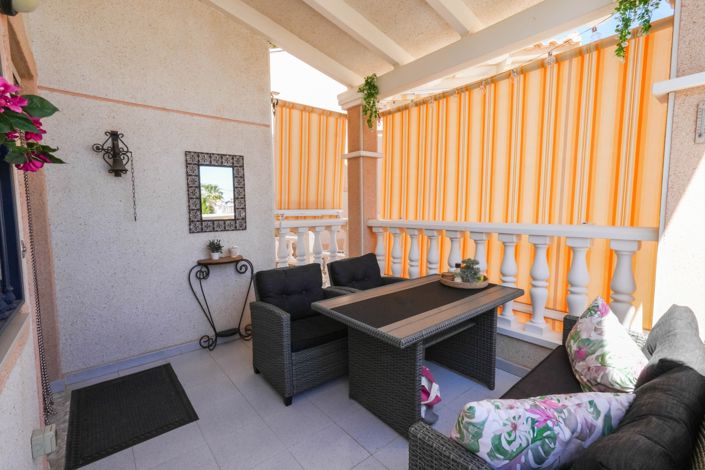 Image No.20-4 Bed Property for sale