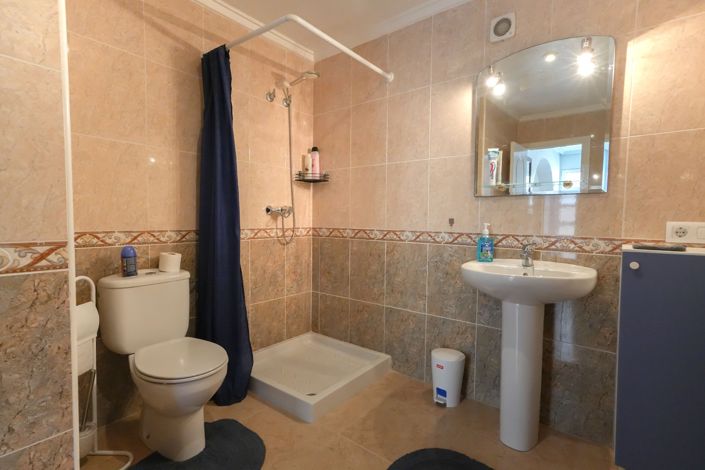 Image No.22-4 Bed Property for sale