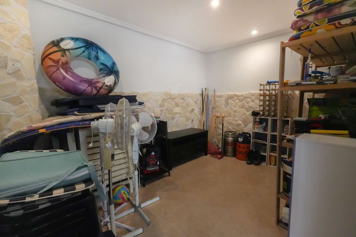 Image No.23-4 Bed Property for sale