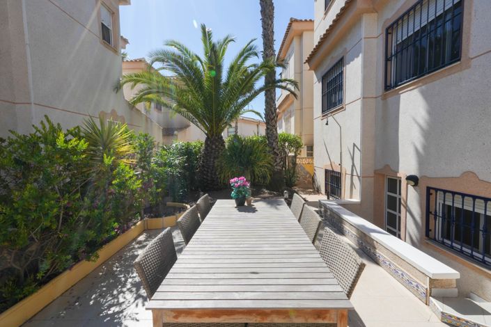 Image No.24-4 Bed Property for sale