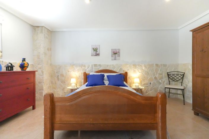 Image No.9-4 Bed Property for sale