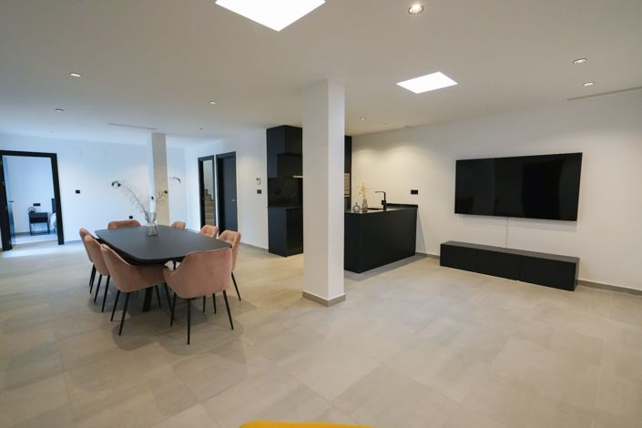 Image No.9-5 Bed Villa for sale