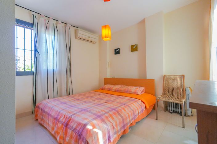 Image No.18-3 Bed Townhouse for sale