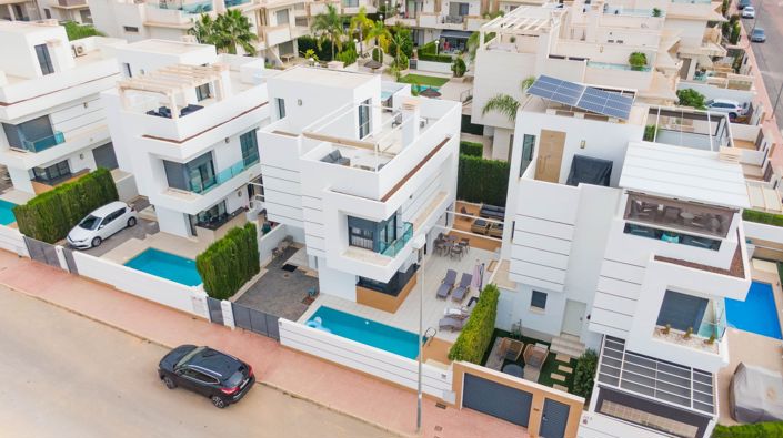 Image No.1-3 Bed Villa for sale