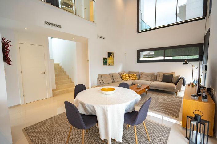 Image No.19-3 Bed Villa for sale