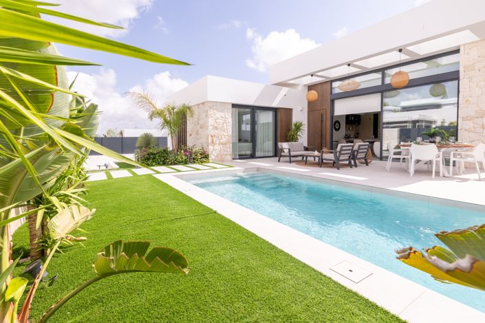 Image No.1-4 Bed Villa for sale